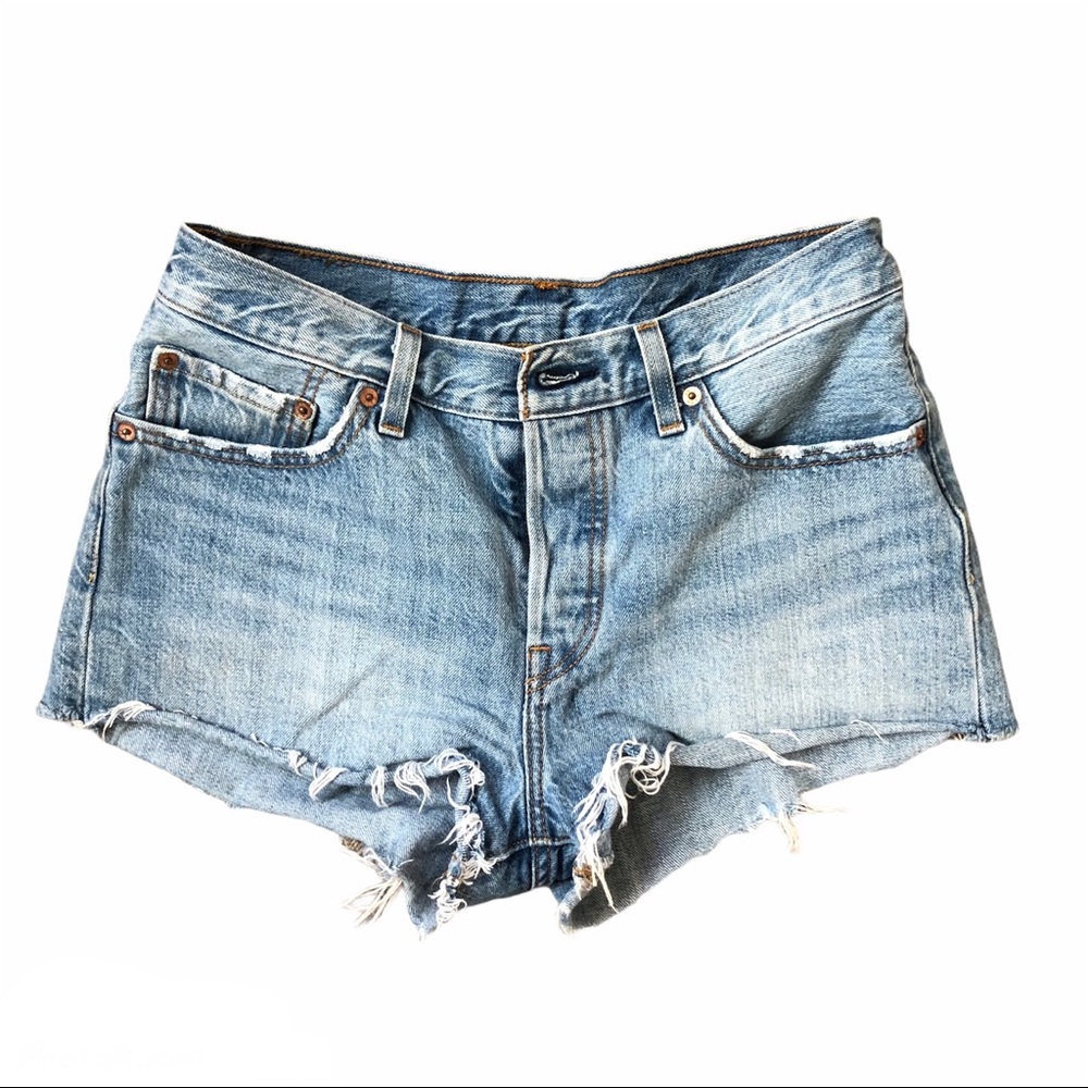 Levi Shorts Size 27